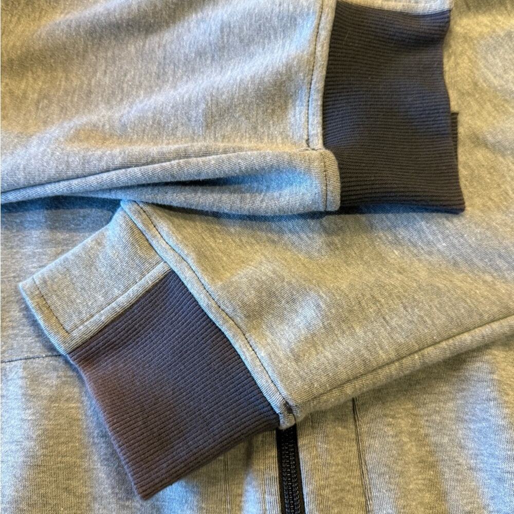 Adidas Gray 3 Stripe Men’s XL Lightweight Jacket with Black Accents - Picture 3 of 8